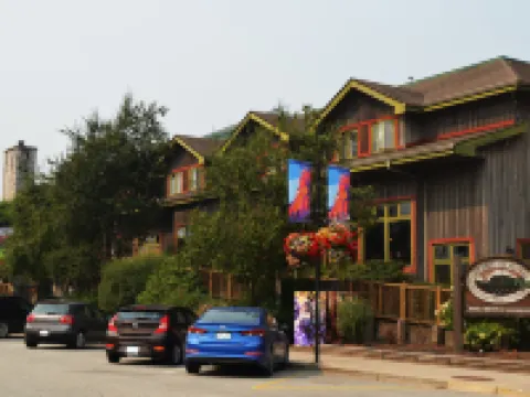 Howe Sound Inn & Brewing Company Hotels in Squamish
