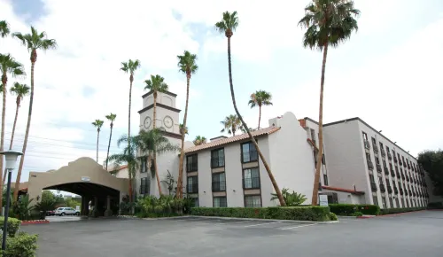Buena Park Grand Hotel & Suites Hotel a Buena Park