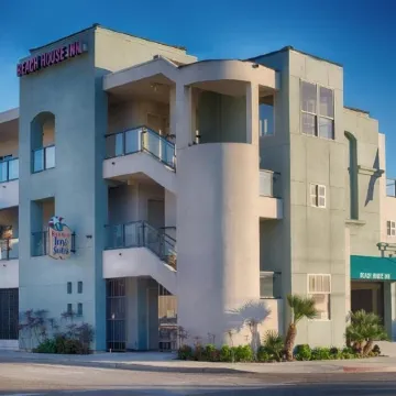 Beach House Inn & Suites