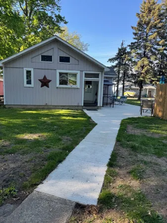 Cozy cottage across from the Lake