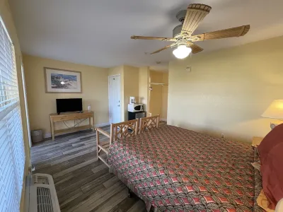 Lake Roy Beach Inn - Winter Haven Hotels in Winter Haven