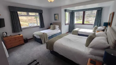 Kintail Lodge Hotel Отели рядом с достопримечательностью «Museum Kyle Line»