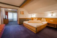 Haller's Posthotel Hotels in Mittelberg
