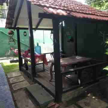 Barthiya Tourist Guest Hotel Exterior