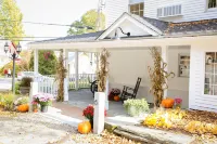 The Stowe Village Inn Hotels in 