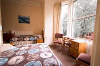 Pinegrove Hotel