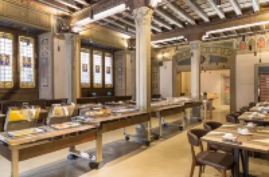 โรงแรมแกรนด์ กาวัวร์