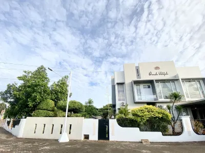 Omah Ulfah Homestay Các khách sạn ở Banyuwangi Sub-District