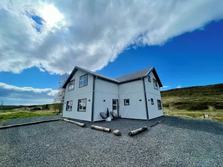 Lindarhóll Guesthouse