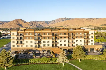 Residence Inn Wenatchee Отели в г. Веначи