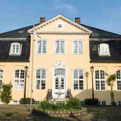 Lübecker Krönchen Hotel Exterior