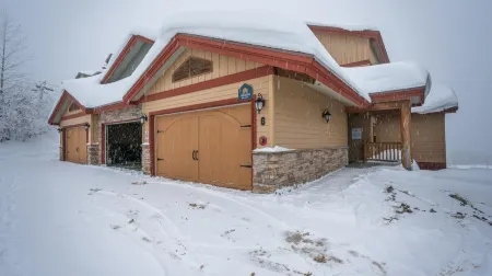 Mountain Time - Spacious w Private Hot Tub and an Amazing View