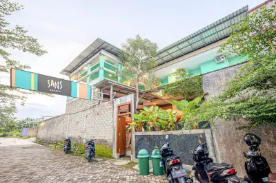 Sans Hotel Borobudur Banyuwangi Hotel dekat MASJID PATOMAN BARAT