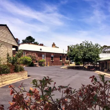 Ten Dollar Town Motel