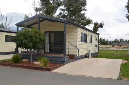 Sun Country Lifestyle Park Отели в г. Малуола