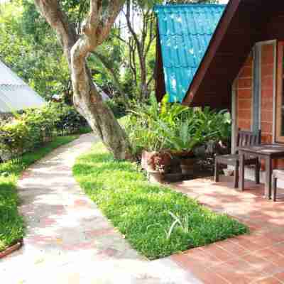 บ้านไม้หอม รีสอร์ท อัมพวา Hotel Exterior