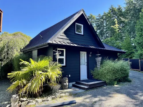 Private Oceanfront Cabin and Hot Tub! - Gww