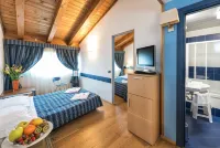 West Point Airport Hotel Отели в г. 