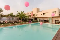 Cumeja Beach Club & Hotel - Pools