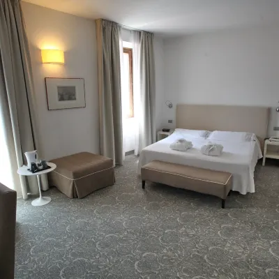 Albergo Accademia Hotels near Piazza Duomo