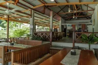The Hawk's Nest Resort - breakfast