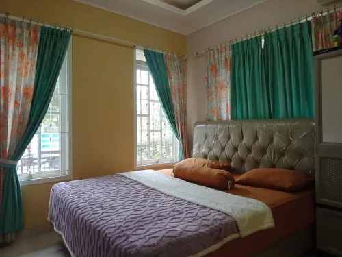 Villa Kota Bunga Azalea