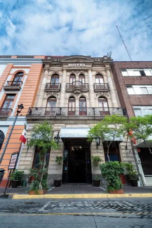 Hotel Santiago de Compostela - Guadalajara Centro Historico Отели рядом с достопримечательностью «Госпиталь Кабаньяс»