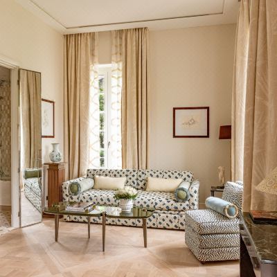 Deluxe Queen Room Saint James Paris Promo Code