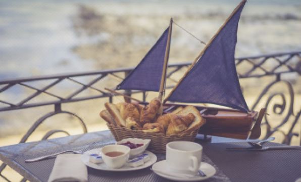 Voile Bleue Boutique Hotel