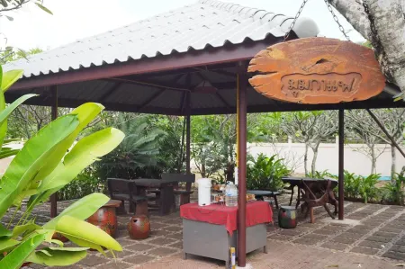 Country Inn 304 Отели в г. Si Maha Phot