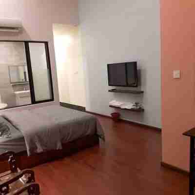 De Benz Inn Rooms