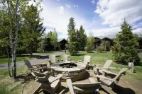 Explorer Cabins at Yellowstone Hotels in West Yellowstone