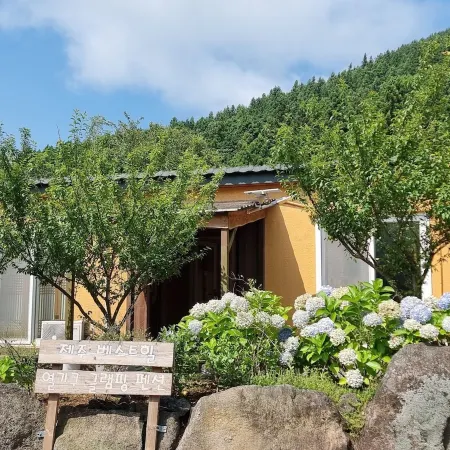 Jeju Best Hill Отели рядом с достопримечательностью «Эко-лес Халла»
