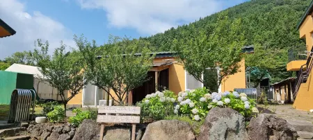 Jeju Best Hill Отели рядом с достопримечательностью «Geomunoreum»