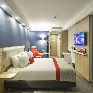 Holiday Inn Express ISTANBUL - ATAKOY METRO by IHG Hotel dekat Yesilkoy Station