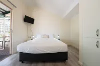 Highway 1 Holiday & Lifestyle Park Hotels in Bolivar