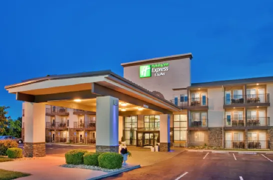 Holiday Inn Express & Suites BRANSON 76 CENTRAL by IHG