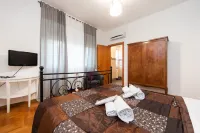L'Imperiale RomaTrastevere Hotels near Scala Ugo Bassi