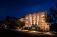 Crest on Barkly Serviced Apartments Hotels near Palais Theatre