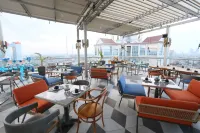 Java Paragon Hotel & Residences - breakfast