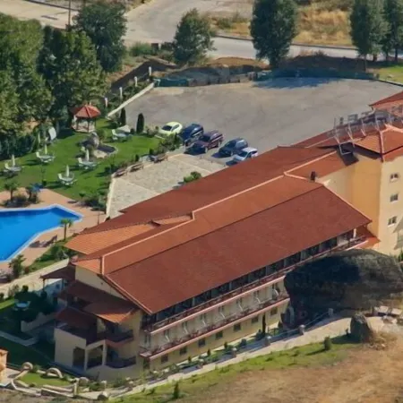 Famissi Eden Hotel