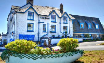 Lion Hotel & Studio Apartments