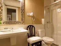 Hostal Los Castañuelos Hotels in Candeleda