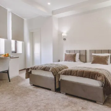 Familion ApartHotel Отели рядом с достопримечательностью «Триумфальная Арка»