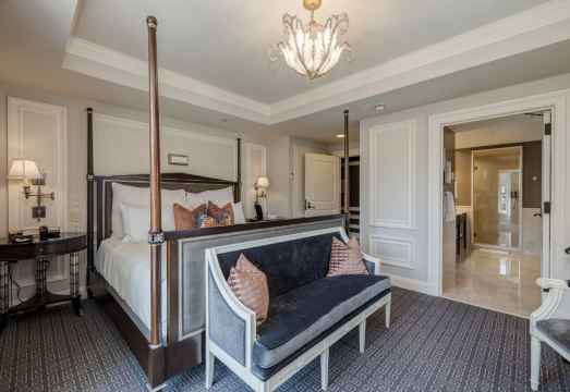 더 제퍼슨 호텔의 우아한 객실 인테리어