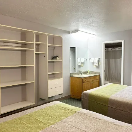 Coronada Inn & Suites