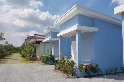 PT House Resort Hotels near Wat Soi Khiri