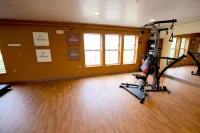 Crown Choice Inn & Suites Lakeview and Waterpark - Gym