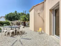 Les Embruns Hotels near Maison d’hôtes