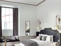 Hotel Californian Hotels near Moreton Bay Fig Tree